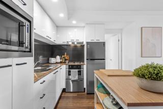 Modern on Mary 1 Bedroom, 1 Bathroom, 1 Car, Views! - 3