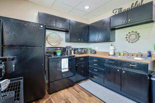 Charming 1 King Bed 1 Bath Upstairs Apartment - 4