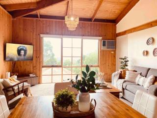 Mountain View Spa Cottage - 2