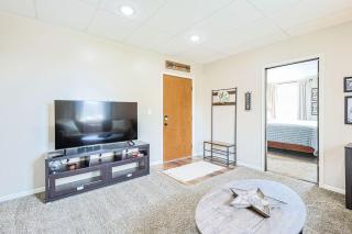 Charming 1 King Bed 1 Bath Upstairs Apartment - 8