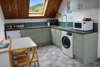 Hill Top Hideaway - Self Contained Guest Suite with Private Spa - 3