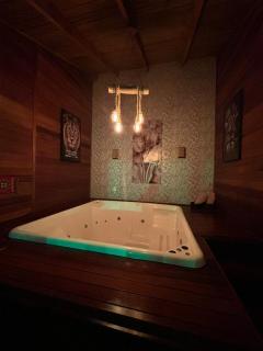 SPA Rossett em Itapoá - Luxo e conforto c piscina, hidromassagem e cromoterapia, p 22 pessoas! - 2