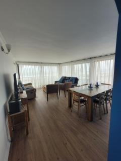 Frente la avenida del mar 8 personas - 7