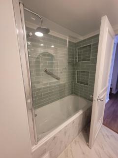 Frente la avenida del mar 8 personas - 6