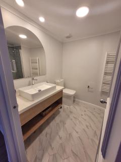 Frente la avenida del mar 8 personas - 5