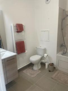 Appartement chic et minimaliste proche du métro - 1