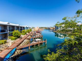 Escape to a Waterfront Apartment with Jetty - 6