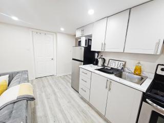 Garden Ave Suite 1 Mins to Hwy403 - 4