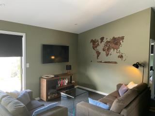 New two bedroom close to town - 8