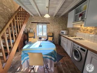 Séjour Authentique dans un Pigeonnier du XVIIe avec Internet et Animaux Acceptés - FR-1-616-101 - 2