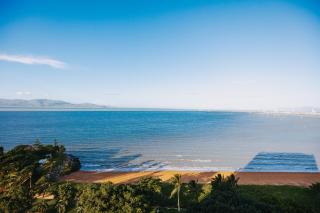 Top Floor Amazing Ocean Views larger Corner Suite Studio WiFi Foxtel Privately Managed U 1312 Aquarius 75 the Strand - 1