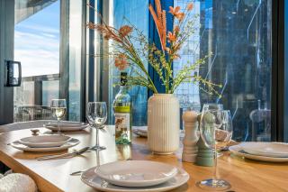 Skyhigh Views 3BR comfort with parking - 9