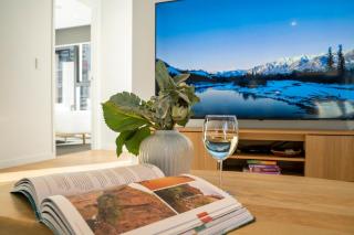 Skyhigh Views 3BR comfort with parking - 7