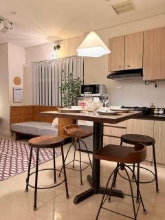 Madison Park Apartment CHILL by Host Jess - 8