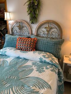 Riverhouse Hidden Gem - 1