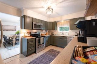 NRG Retreat Pool, Games, Theater and Rock Walls - 4