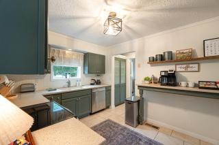 NRG Retreat Pool, Games, Theater and Rock Walls - 3