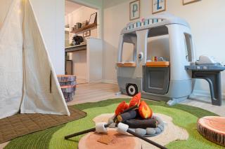 NRG Retreat Pool, Games, Theater and Rock Walls - 6