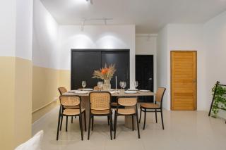 MIQ Ekkamai1 - 5BR house 65 inch TV - 5