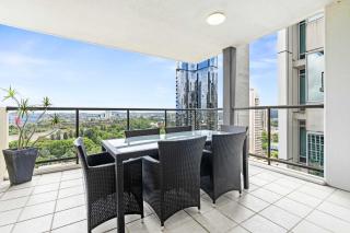Central 2-Bed Apartment with River Views - 7