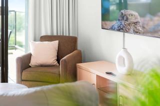 Central 2-Bed Apartment with River Views - 5