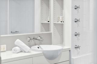 Central 2-Bed Apartment with River Views - Brisbane - 2