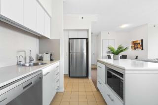 Central 2-Bed Apartment with River Views - 1