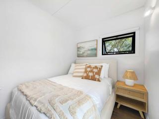 Funky Beachfront House Opposite Kawana Surf Club - 1