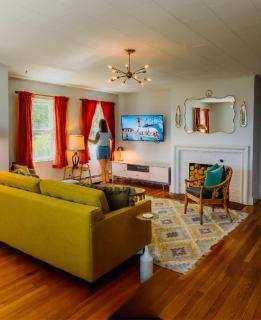 Rye Motor Inn - Oceanfront, Walk to Beach - 3