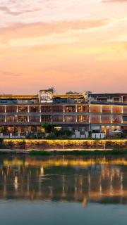 Phoenix San San Homestay-Located in Phoenix Ancient Town-all room types offer river views-One free high-speed train pick-up service-with butler-style service-Free exquisite afternoon tea - 0