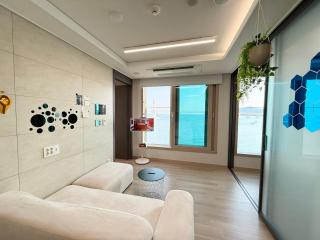 #9 Full view of Gwangan Bridge Free parking Millak Dermarket Gym & Sauna - 8