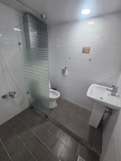 Park's Guesthouse B near Gwangalli beach in Busan - 1