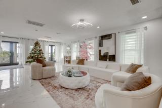 3-Acre Retreat, 3 Mi to Dtwn Jensen! Upscale Home - 6