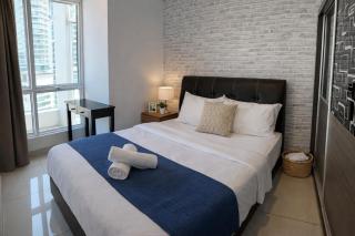 Georgetown High-Floor Seaview Modern Suite 2BR Condo Next to Gurney 23A - George Town - 1