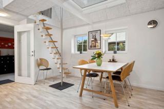 Stay Comfortably In Scenic Surroundings - 1