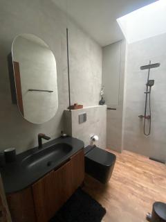 Cozy homestay in Thalawathugoda with pool, entertainment & more! - 9