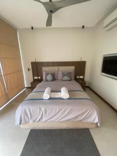 Cozy homestay in Thalawathugoda with pool, entertainment & more! - 8