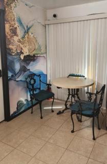 Orangewood & 51Ave Homestay - Not a Hotel - 8