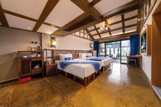 Phoenix Ancient Hill Riverside View Hotel- Offers free one-way high-speed rail pick-up service - Afternoon tea - Self-service laundry - Baggage storage - Travel planning - 4