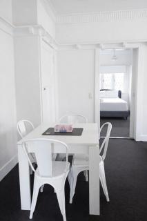 Stylish 2BR Walk to South Bank & West End - 8
