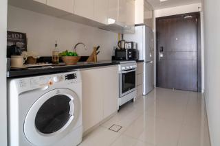 Frank Porter - Damac Ghalia Tower - Studio - Dubai - 0