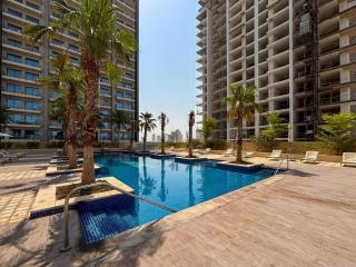 Frank Porter - Damac Ghalia Tower - Studio - Dubai - 4