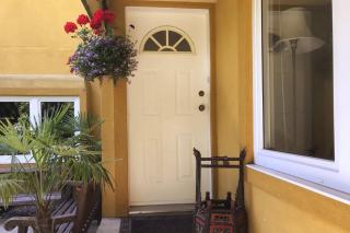 Spacious + Private 1 Bedrm Garden Suite near Ocean - 7