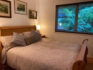 Spacious + Private 1 Bedrm Garden Suite near Ocean - 4