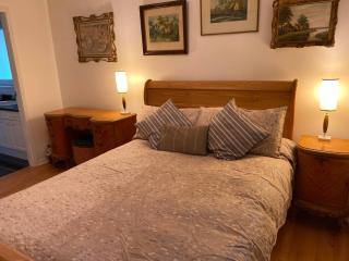 Spacious + Private 1 Bedrm Garden Suite near Ocean - 1