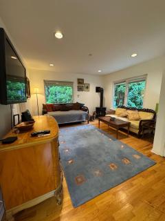 Spacious + Private 1 Bedrm Garden Suite near Ocean - 0