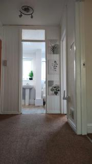 Willow View- Family & Contractor Home - Sleeps up to 5 Adults - Free Parking- Riverside Views - 9