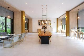 2BR Modern Condo Office Room Sofa Bed Pool Gym - 2