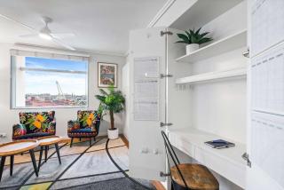 Central 2 bed 2 bath Parking - 6