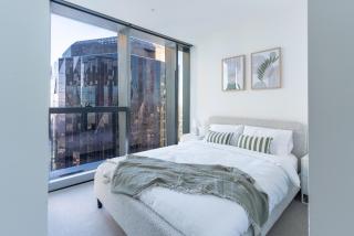 Luxury High-Rise Living with Panoramic Views - 5